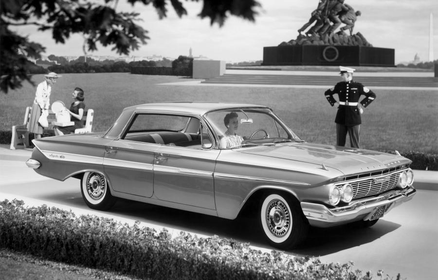 Chevrolet Impala 4-Door Sport Sedan '1961